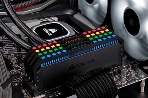 CORSAIR DOMINATOR PLATINUM RGB Fekete DDR4, 3600MHz 32GB (4 x 8GB) memória